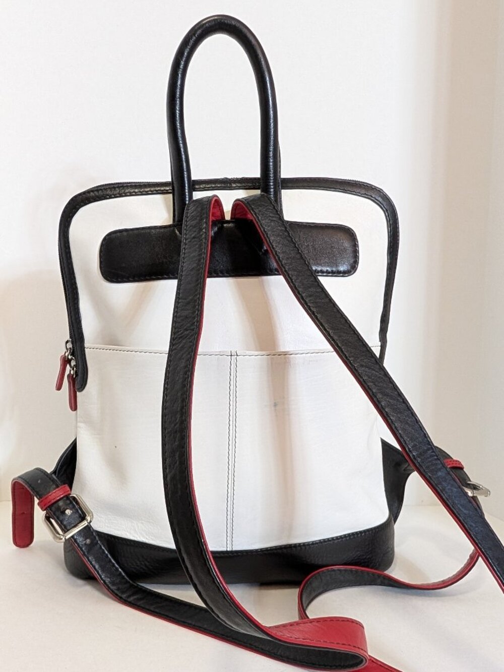 ili New York White Leather Mini Backpack – Black & Red Trim - Picture 5 of 14